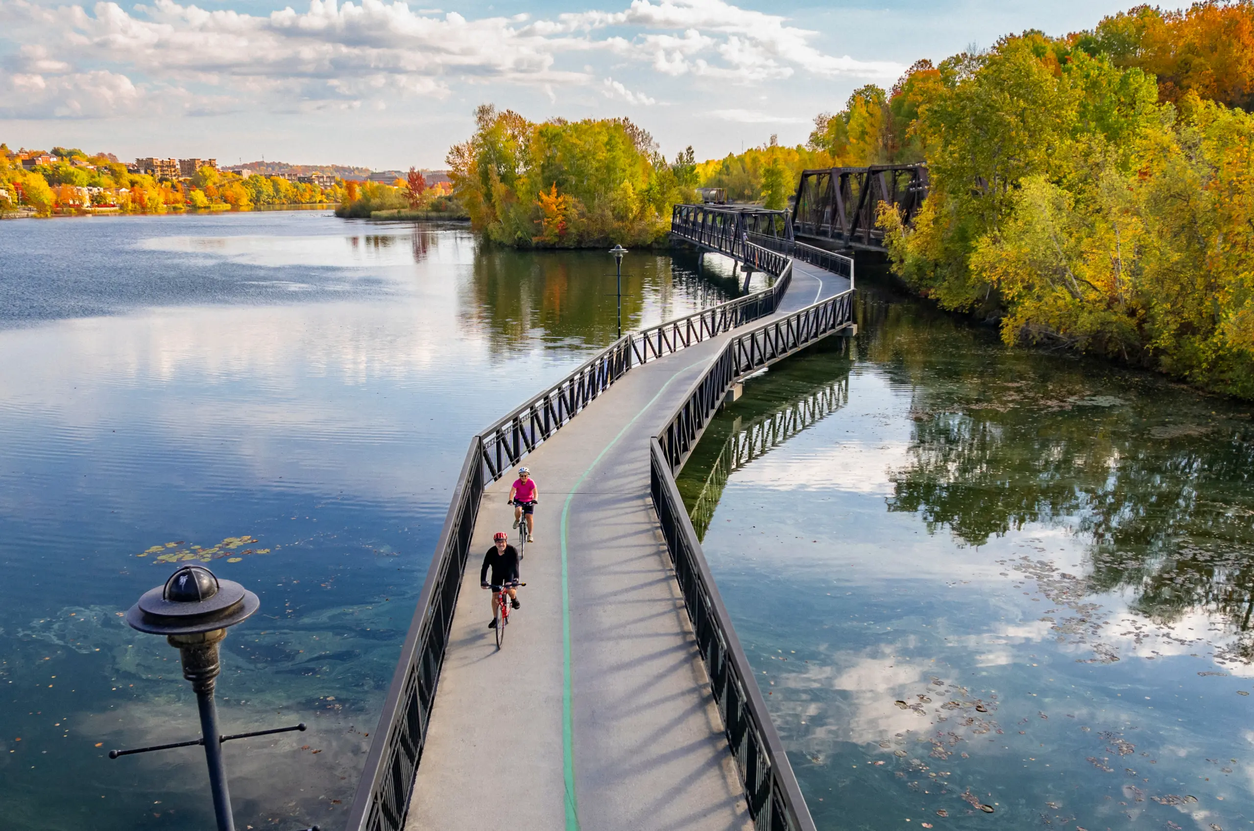 Du vélo sur un pont